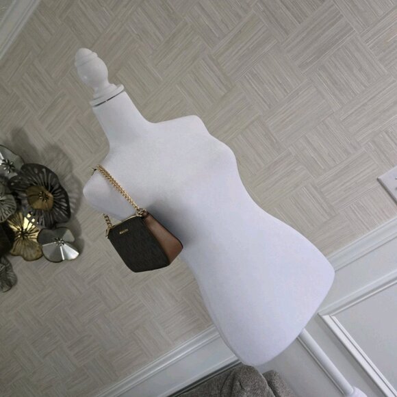 Michael Kors Jet Set Sm MK Chain Pouchette Black W/ Gold. Gift Box Ready! - Picture 2 of 11